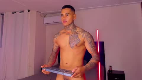 Snapshot of tyler_bell_ chatting on March 27, 8:26 am tyler_bell_ online show from March 27, 8:26 am