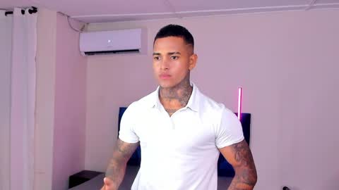 Snapshot of tyler_bell_ chatting on April 2, 3:48 am tyler_bell_ online show from April 2, 3:48 am