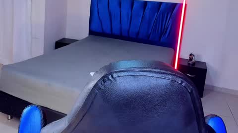 Snapshot of tyler_bell_ chatting on April 7, 3:07 am tyler_bell_ online show from April 7, 3:07 am