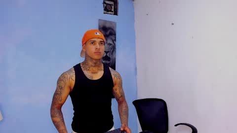 tyler_bell_ online show from May 7, 2:17 am