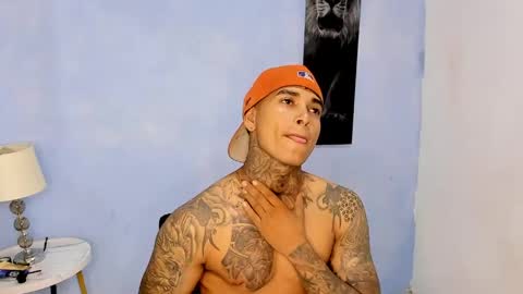 tyler_bell_ online show from May 19, 4:52 am