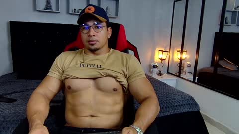 Snapshot of tyler_hank1 chatting on December 22, 3:55 am tyler_hank1 online show from December 22, 3:55 am
