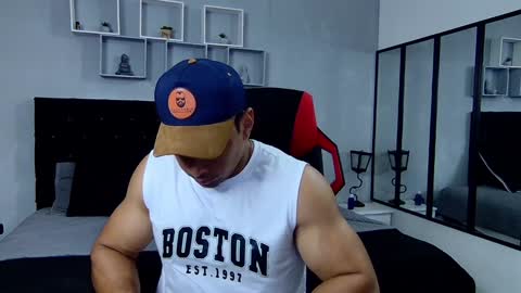 Snapshot of tyler_hank1 chatting on February 1, 1:02 am tyler_hank1 online show from February 1, 1:02 am