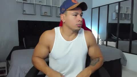 tyler_hank1 online show from October 11, 11:53 am