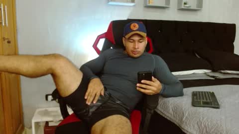 tyler_hank1 online show from November 23, 2:17 pm