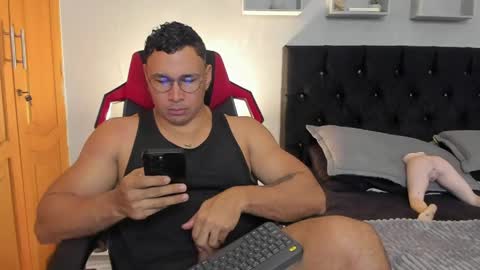 Snapshot of tyler_hank1 chatting on April 16, 2:12 am tyler_hank1 online show from April 16, 2:12 am