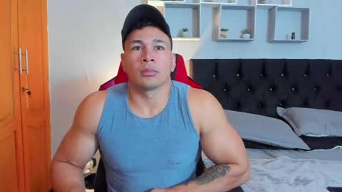 Snapshot of tyler_hank1 chatting on April 25, 1:03 pm tyler_hank1 online show from April 25, 1:03 pm