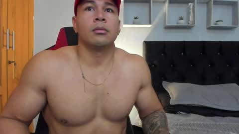 Snapshot of tyler_hank1 chatting on May 14, 12:56 pm tyler_hank1 online show from May 14, 12:56 pm