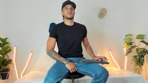 Snapshot of tyler_jonnes chatting on February 22, 11:03 pm Tyler online show from February 22, 11:03 pm