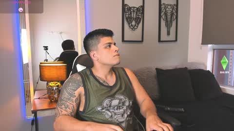 Snapshot of tyler_muscle chatting on December 4, 10:51 pm David online show from December 4, 10:51 pm