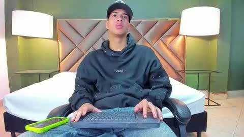 Tyler Rodriguez online show from October 23, 9:57 pm