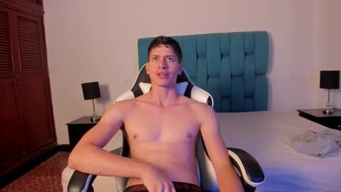 Snapshot of tylercold_x chatting on September 25, 8:01 pm Tyler online show from September 25, 8:01 pm