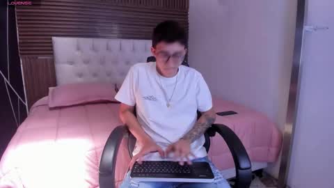 Snapshot of tylercross_ chatting on March 15, 5:41 pm Tyler online show from March 15, 5:41 pm