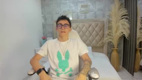 Snapshot of tylercross_ chatting on March 20, 8:35 pm Tyler online show from March 20, 8:35 pm