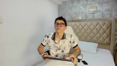 Snapshot of tylercross_ chatting on March 21, 8:45 pm Tyler online show from March 21, 8:45 pm