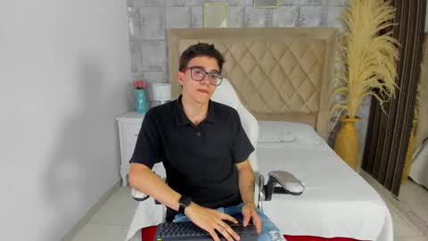 Snapshot of tylercross_ chatting on March 23, 8:13 pm Tyler online show from March 23, 8:13 pm