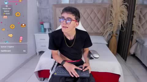 Snapshot of tylercross_ chatting on March 25, 8:48 pm Tyler online show from March 25, 8:48 pm