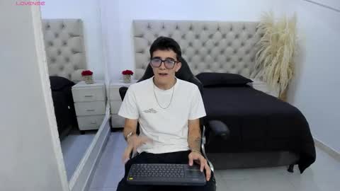 Snapshot of tylercross_ chatting on March 29, 5:24 pm Tyler online show from March 29, 5:24 pm