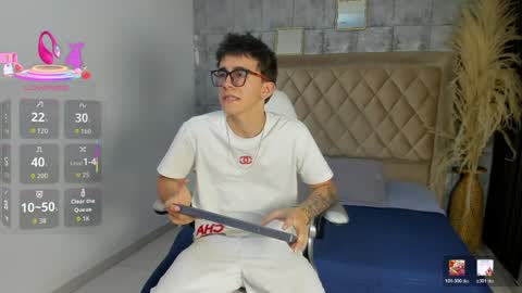 Snapshot of tylercross_ chatting on March 30, 8:43 pm Tyler online show from March 30, 8:43 pm