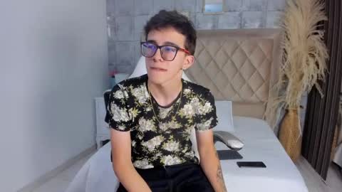 Snapshot of tylercross_ chatting on March 31, 8:31 pm Tyler online show from March 31, 8:31 pm