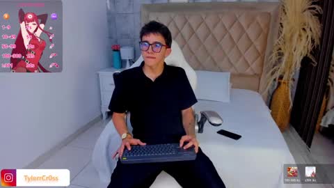 Snapshot of tylercross_ chatting on April 1, 8:28 pm Tyler online show from April 1, 8:28 pm