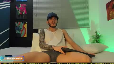 tylergiuseppe_ online show from February 6, 2:27 am