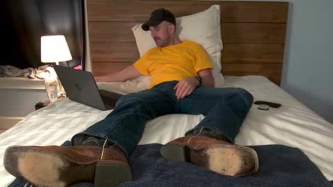 Snapshot of tylerlogan813 chatting on September 13, 5:18 am TylerLogan813 online show from September 13, 5:18 am