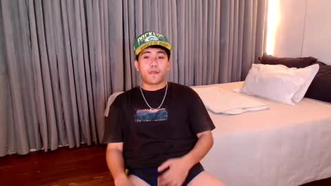 Snapshot of tylerwatson22 chatting on December 6, 1:33 pm tyler online show from December 6, 1:33 pm