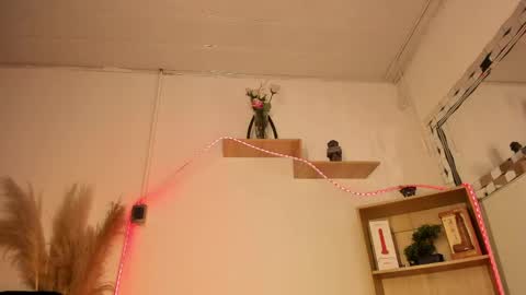 tylla__ online show from May 9, 4:50 am