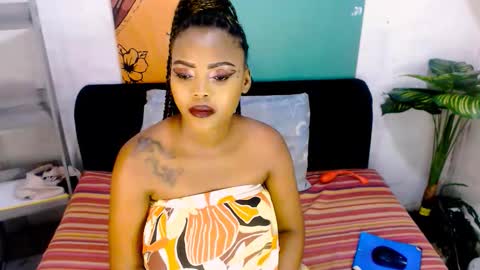 Snapshot of tyrabangz chatting on April 8, 7:03 pm Tyra online show from April 8, 7:03 pm