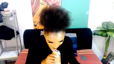 Snapshot of tyrabangz chatting on April 30, 6:47 pm Tyra online show from April 30, 6:47 pm