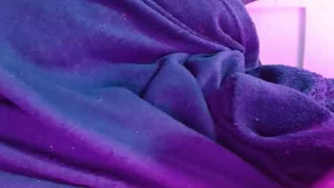 Snapshot of tyrealsilver chatting on March 7, 3:03 am 999 online show from March 7, 3:03 am