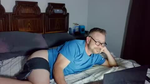 Blue Eyed Handsome Man online show from February 7, 2:59 am