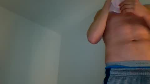 Snapshot of tyyy69nw chatting on December 18, 3:55 pm tyyy69nw online show from December 18, 3:55 pm