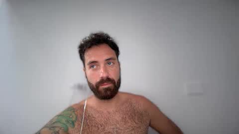Snapshot of uasabi91 chatting on May 28, 3:20 pm beard123 online show from May 28, 3:20 pm