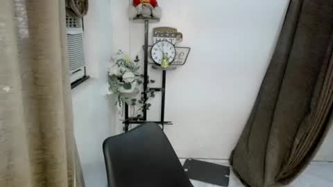 Snapshot of ube_halaya chatting on October 7, 7:05 am Rona online show from October 7, 7:05 am