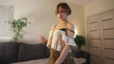 Lili online show from February 2, 5:00 pm