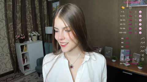 Snapshot of udeledelmoref chatting on December 23, 12:46 am Liky online show from December 23, 12:46 am