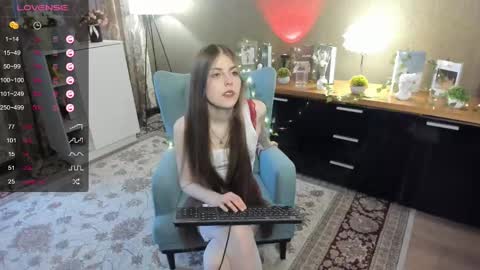 Snapshot of udeledelmoref chatting on February 13, 6:09 am Liky online show from February 13, 6:09 am