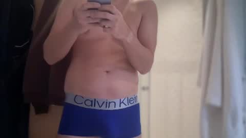 Snapshot of ukguy992222 chatting on November 5, 7:30 am ukguy992222 online show from November 5, 7:30 am