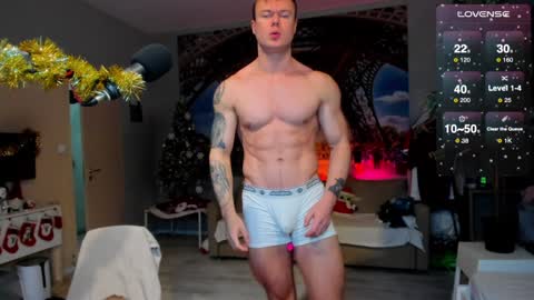 Snapshot of ukgymboy chatting on January 1, 1:37 pm James Iron online show from January 1, 1:37 pm