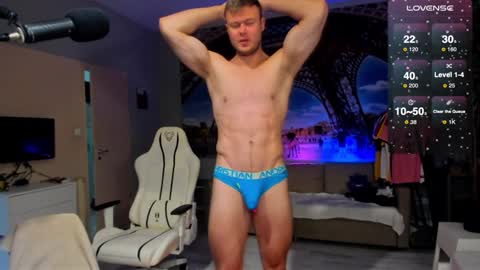 Snapshot of ukgymboy chatting on January 17, 1:35 pm James Iron online show from January 17, 1:35 pm