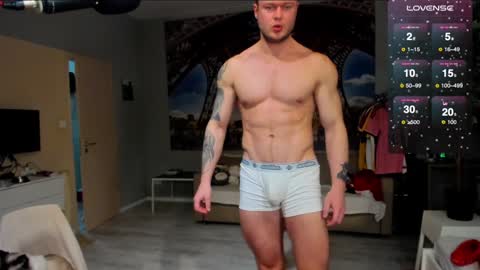 Snapshot of ukgymboy chatting on January 18, 9:45 pm James Iron online show from January 18, 9:45 pm