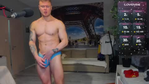 Snapshot of ukgymboy chatting on February 1, 2:34 pm James Iron online show from February 1, 2:34 pm