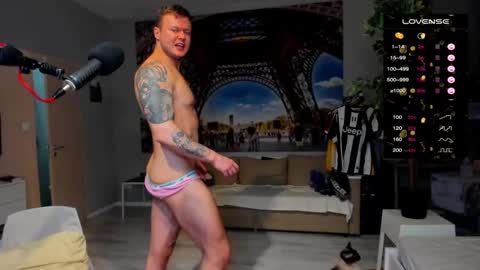 Snapshot of ukgymboy chatting on March 6, 8:48 pm James Iron online show from March 6, 8:48 pm