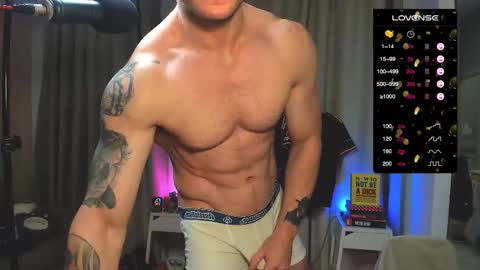 Snapshot of ukgymboy chatting on September 19, 11:44 am James Iron online show from September 19, 11:44 am