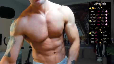 Snapshot of ukgymboy chatting on October 6, 10:56 am James Iron online show from October 6, 10:56 am