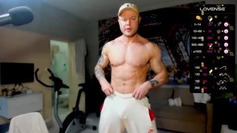 Snapshot of ukgymboy chatting on October 11, 12:47 pm James Iron online show from October 11, 12:47 pm