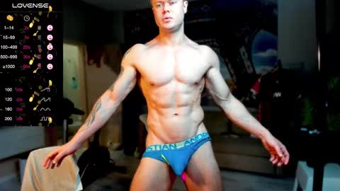 Snapshot of ukgymboy chatting on October 21, 12:06 pm James Iron online show from October 21, 12:06 pm