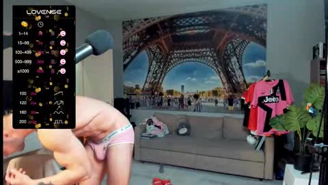 Snapshot of ukgymboy chatting on October 29, 12:40 pm James Iron online show from October 29, 12:40 pm